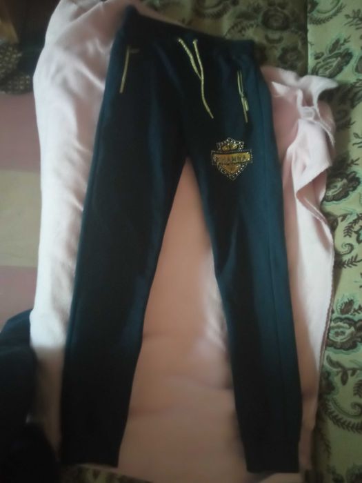 Продам спортивний костюм.