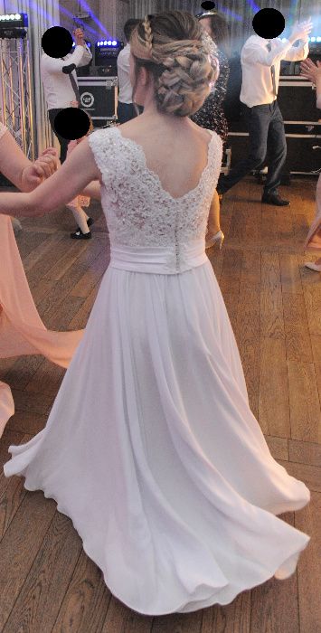 Zwiewna muślinowa biała suknia ślubna w rozmiarze 34-36