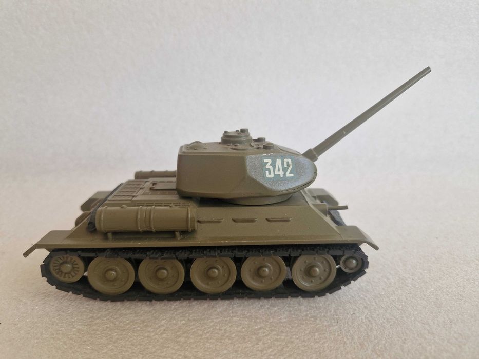 Танк Т-34 Арсенал. 1:43 масштаба. Модель от завода Арсенал