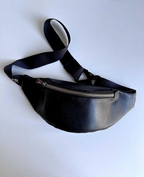 Сумка бананка чорна шкіряна udler