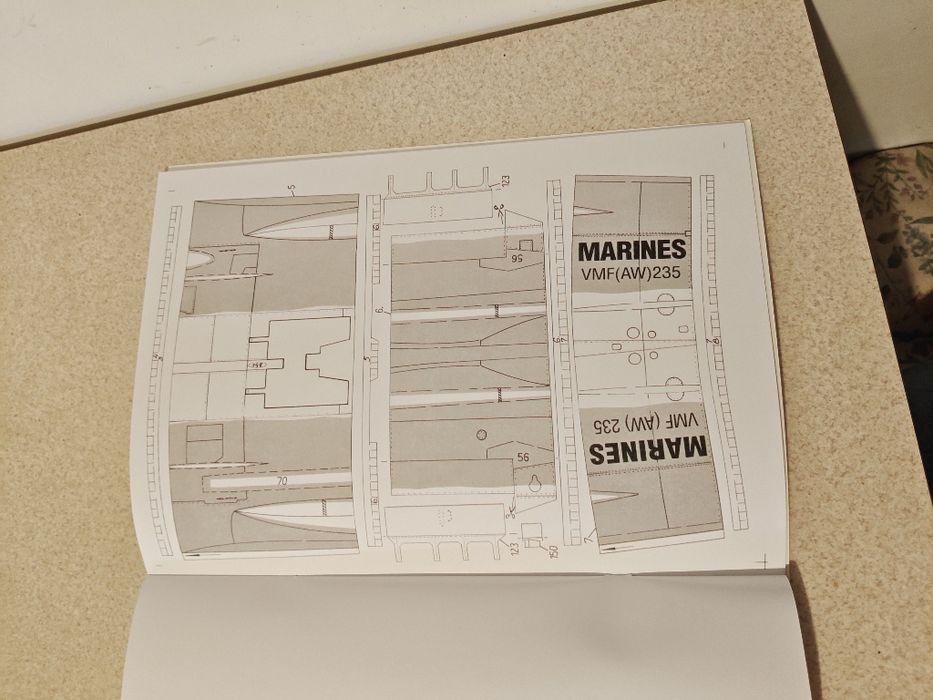 Model kartonowy F-8 Crusader