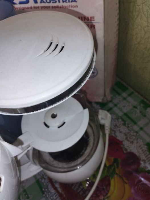 Кофеварка First 5466 в рабочем состоянии