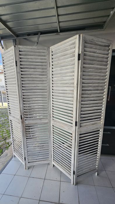 Biombo de madeira