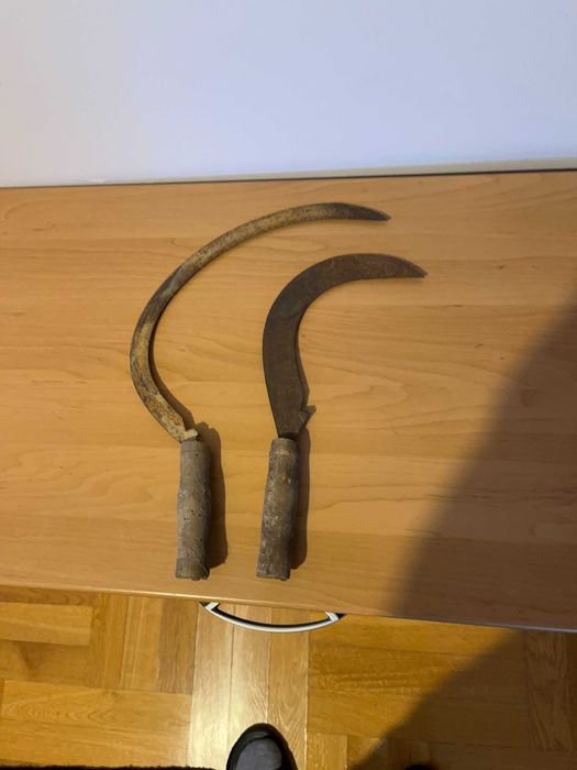 Dwa stare sierpy PRL