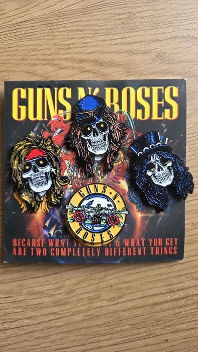 Guns & Roses pins