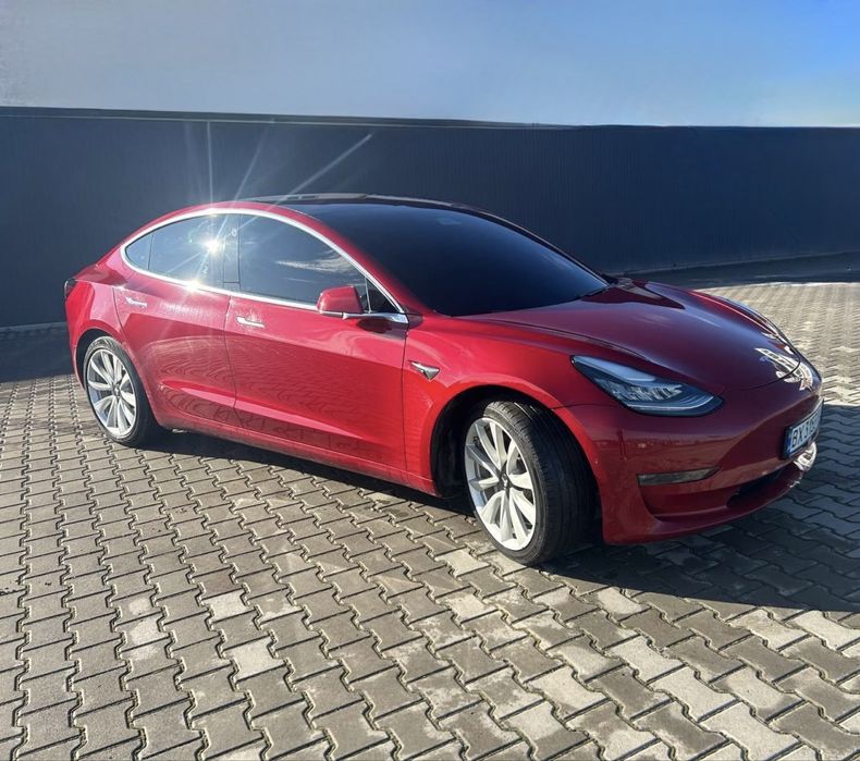 Tesla model 3 /оренда