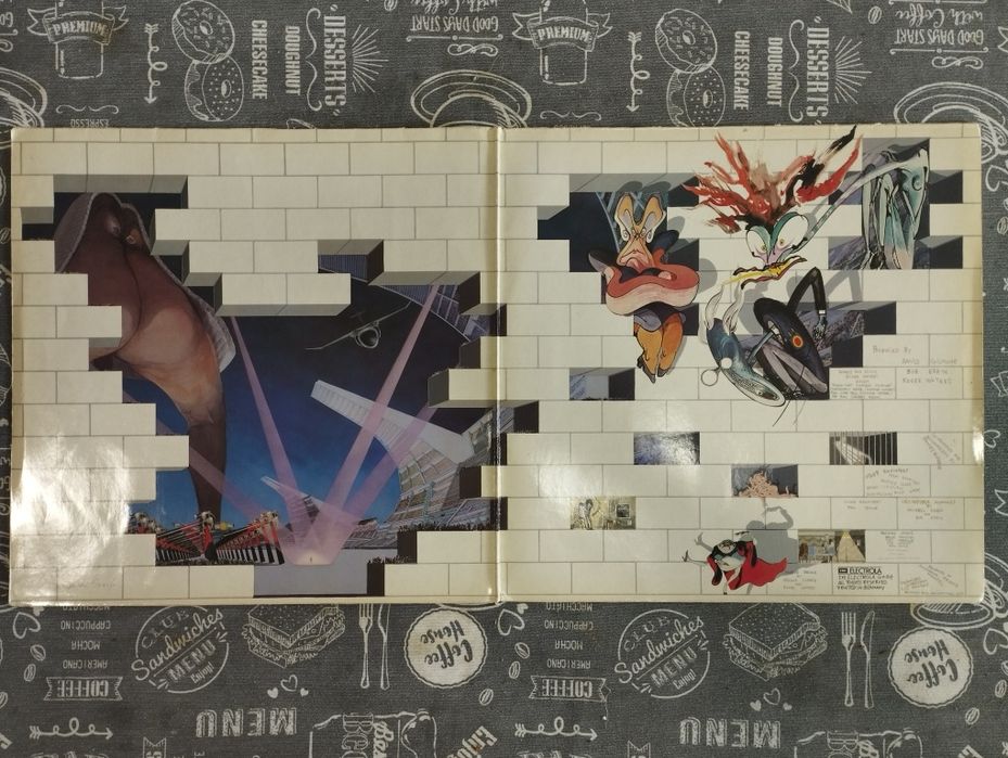 ❤️新品級DVD❤️ Pink Floyd ❤️ The Wall ★サイン付き Amazon.co.jp: Pink Floyd - The Wall : Pink Floyd: DVD