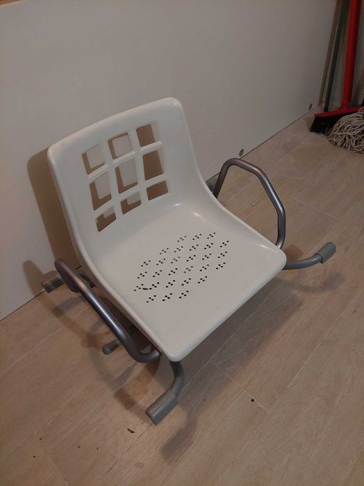 Cadeira Giratória para Banheira THUASNE HOMECARE - Usada