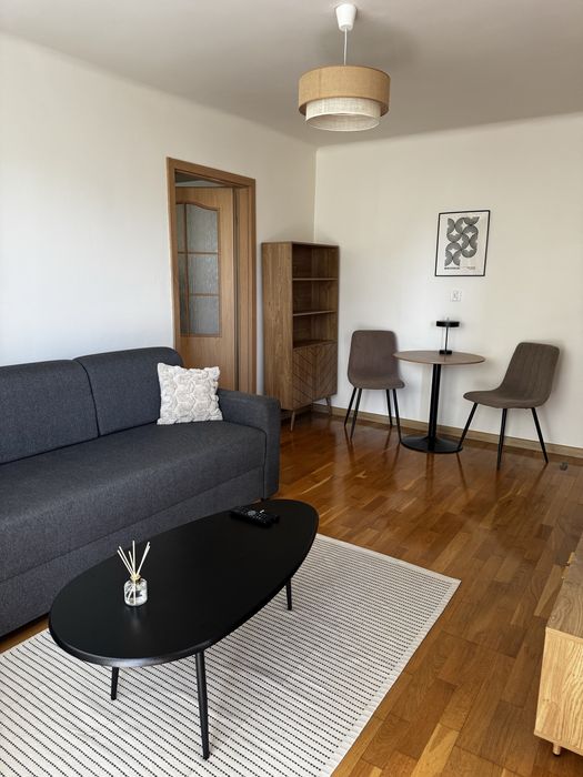 Mieszkanie, 2 pokoje, balkon, oddzielna kuchnia, winda. Os. XV-lecia.