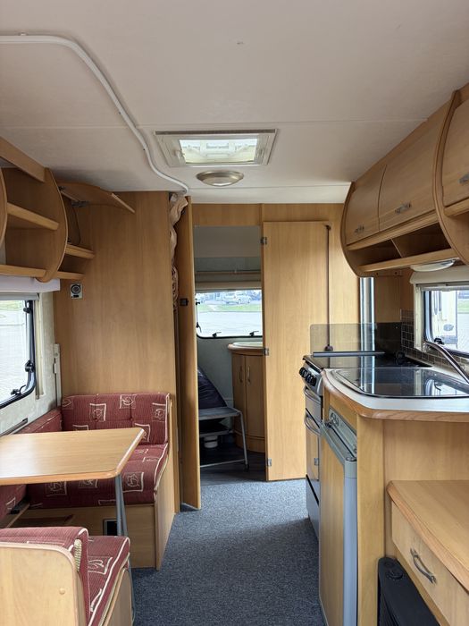 FV 23% VAT • Swift Charisma 560 • 2004 • Mover • Namiot
