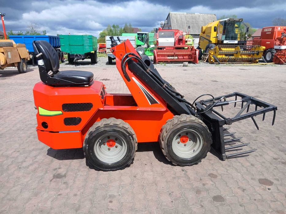 Mini ładowarka avant 320