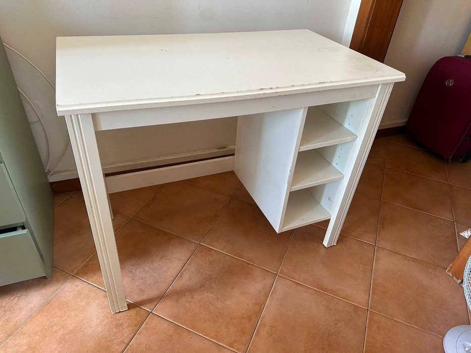 Combo Escrivaninha + cadeira + Cômoda
