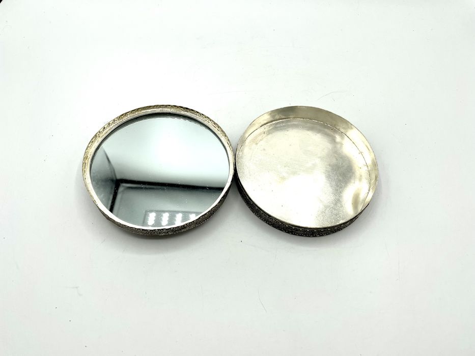 Caixa antiga chinesa com um dragão e uma fénix, banho prata