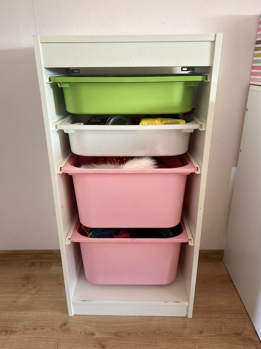 Regał ikea z pojemnikami