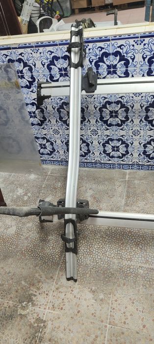 Barras de tejadilho com suportes de bicicleta