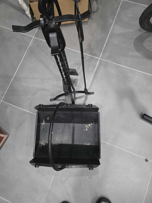 Vendo conjunto de cesto e kit limpeza em ferro fundido c/novo