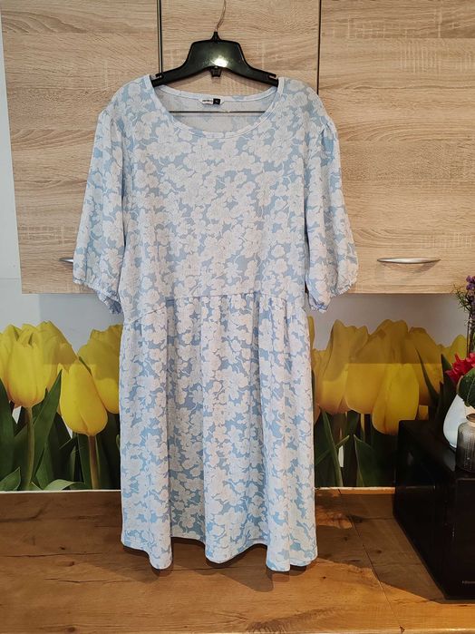 Niebieska śliczna sukienka Pep&Co ok 48/50 poliester/elastan kwiaty