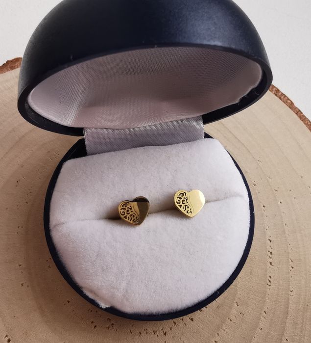Eleganckie delikatne kolczyki serduszka z ażurowym wzorkiem złote