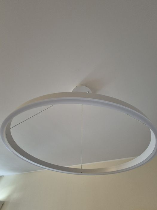 Candeeiro de teto em formato circular LED