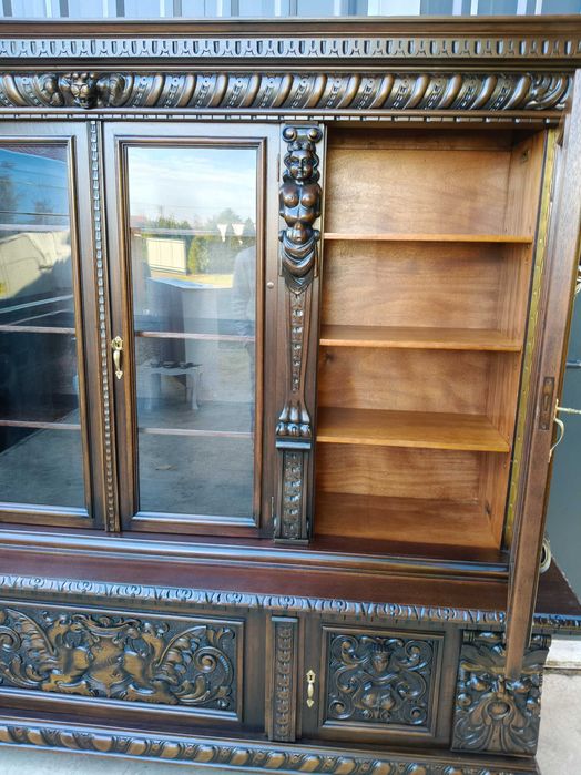 Biblioteka lwie łapy antyk po renowacji