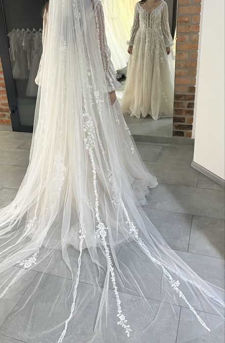 Продаю весільну  сукню