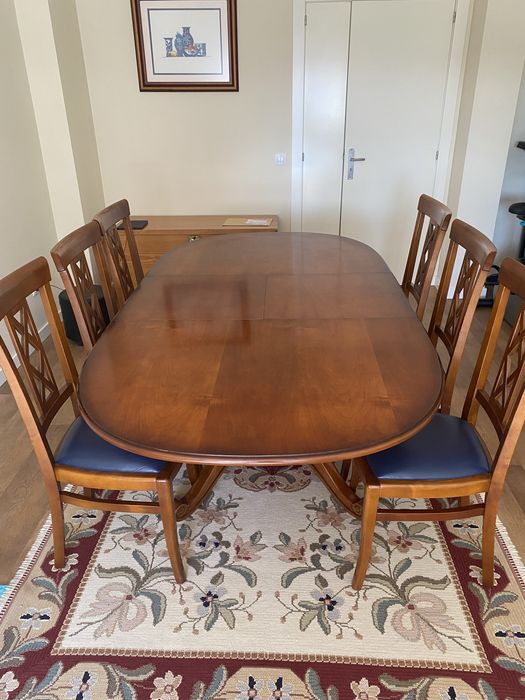 Mesa de jantar em madeira de cerejeira maciça estilo Luis Filipe