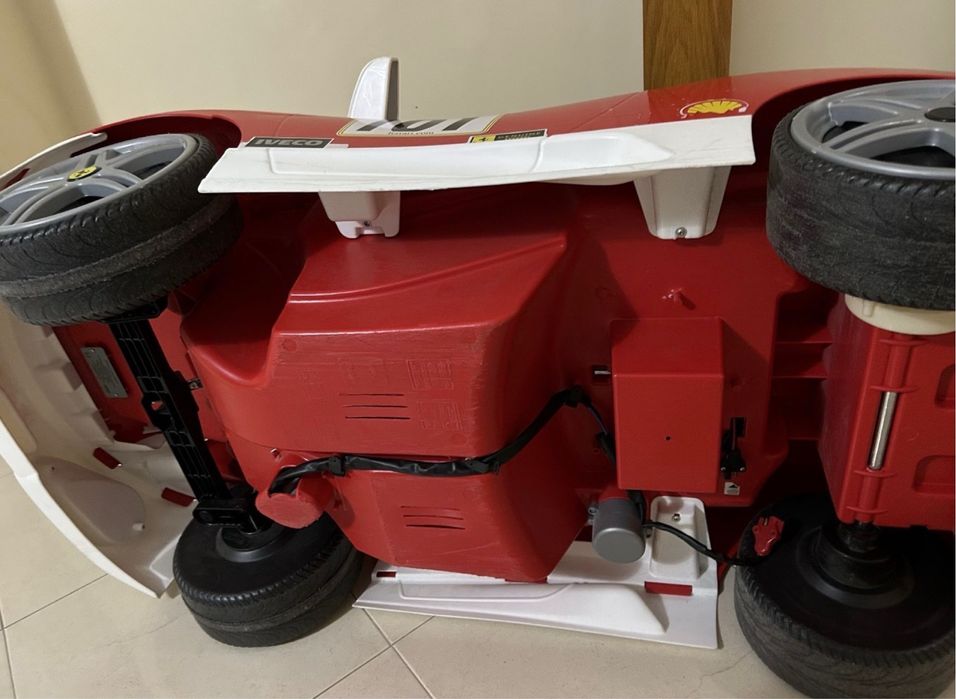 Carro bateria ferrari