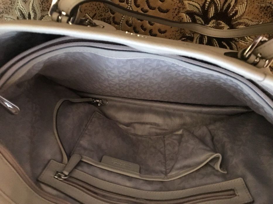 Продам сумку Michael Kors