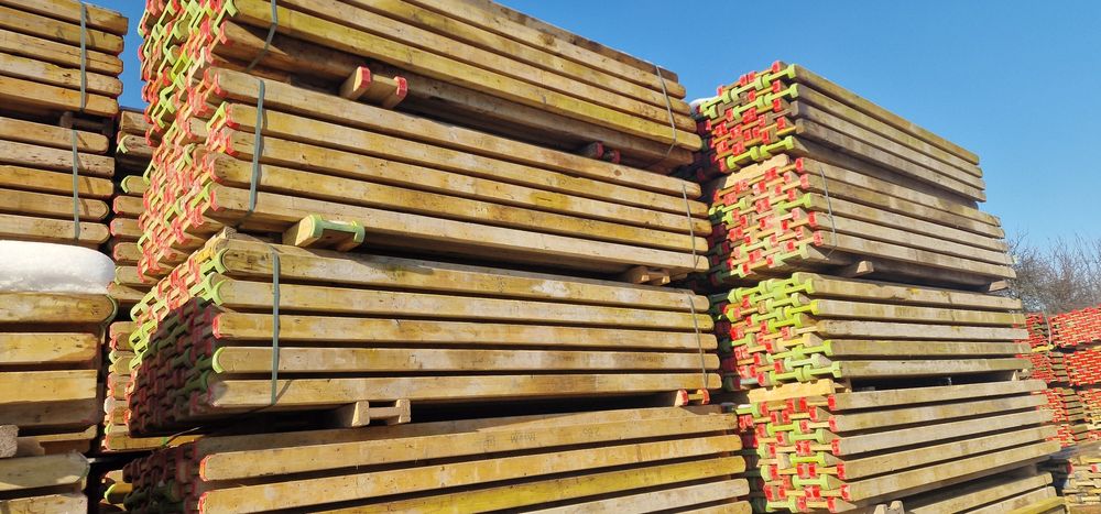 Dzwigary doki szalunki podpory budowlane stemple korony Trójnogi