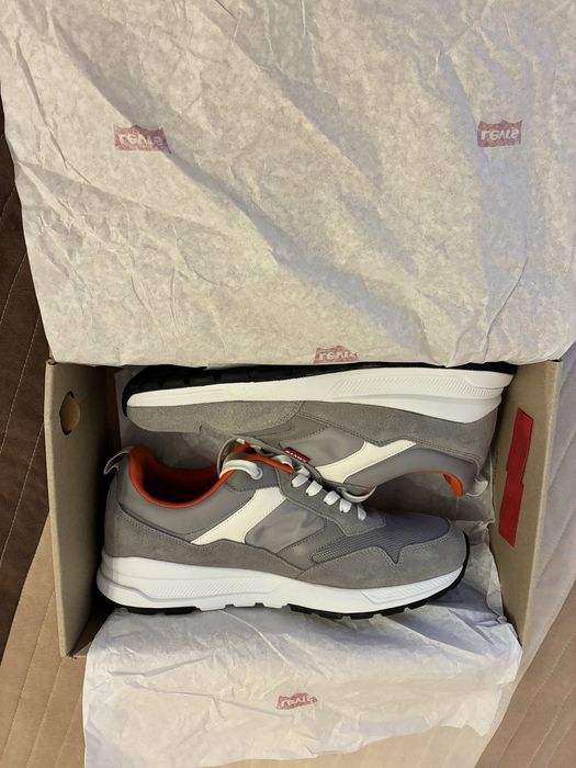 Кросівки Levis ,оригінал 100%