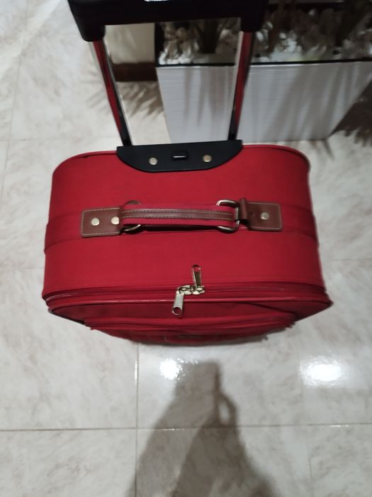 Mala de viagem vermelha