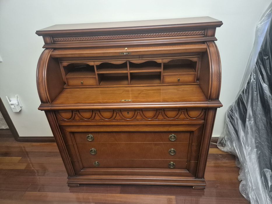 Cómoda usada em bom estado