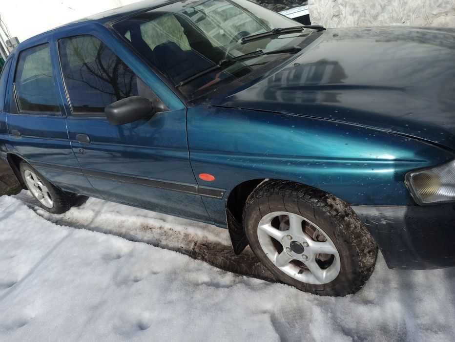 Бампер Ford escort 95-00р. По запчастинах