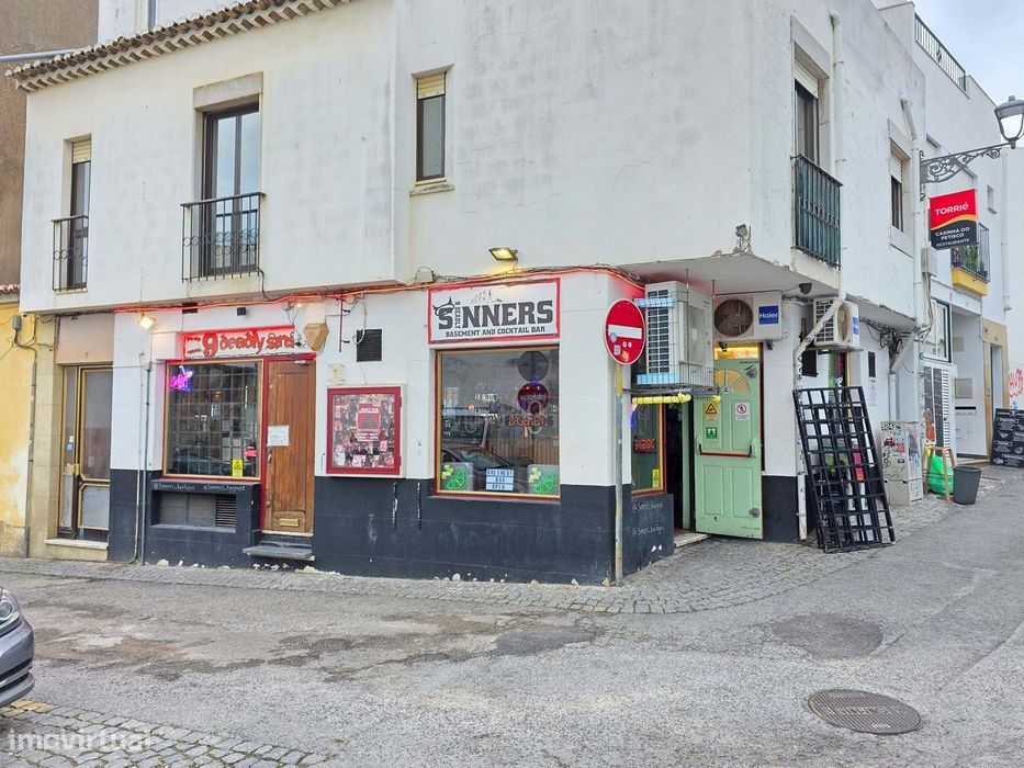 Bar Equipado + Apartamento T2, No Centro Histórico De Lagos