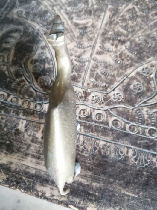 estatueta pequena antiga em metal