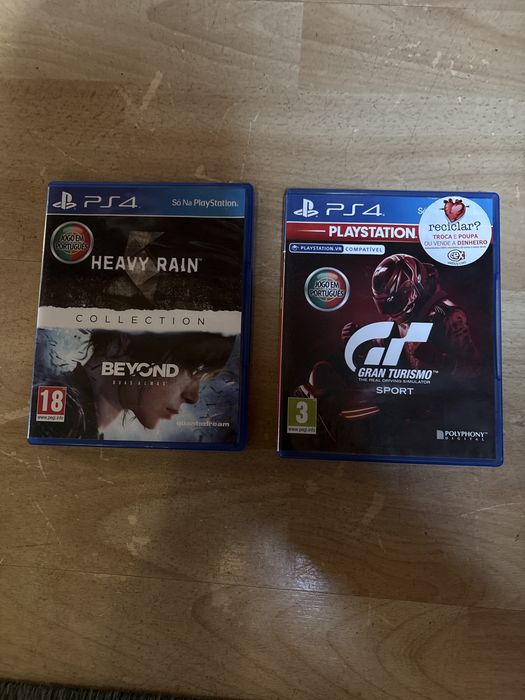 Dois nogos play station 4 em bom estado