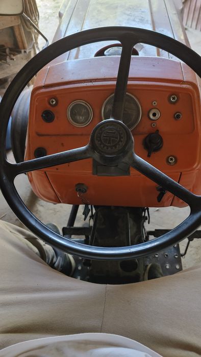 Trator Kubota L285 (31 cv) – 2WD –  Pneus novos – Isento de Arco