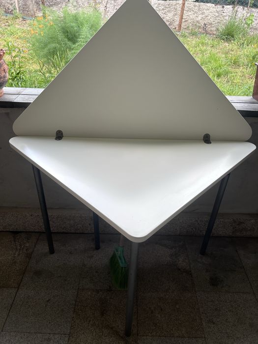 Mesa lacada versatil
