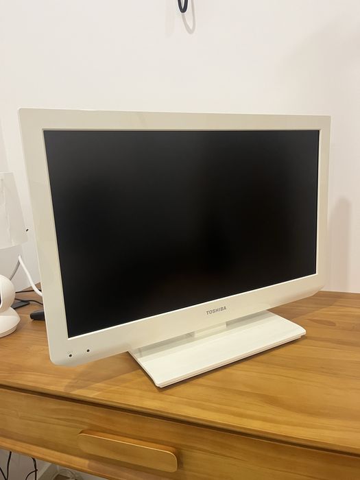 TV Toshiba 22” (22EL834G) – para peças ou reparação