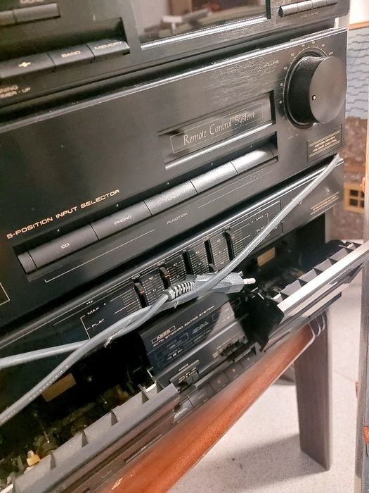 Radio, gira disco, e gravador de cassetes  com 2 grandes colunas