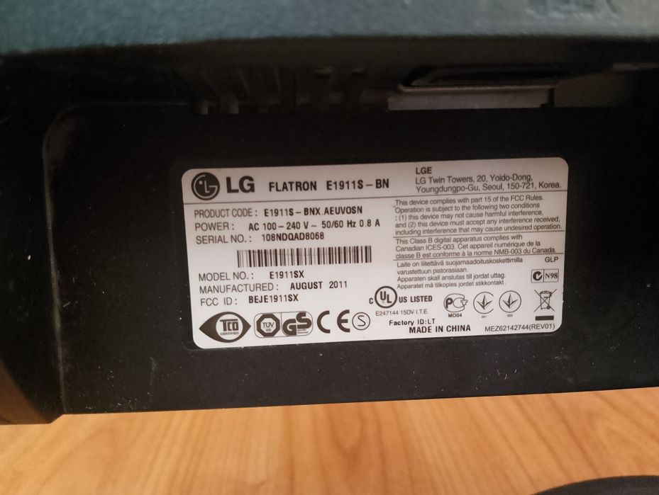 Монітор монитор экран  LG flatron e1942