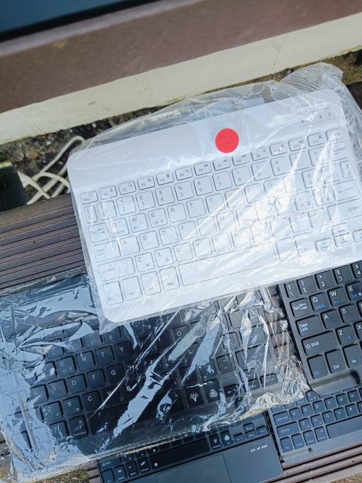 7x Uszkodzona klawiatura Bluetooth