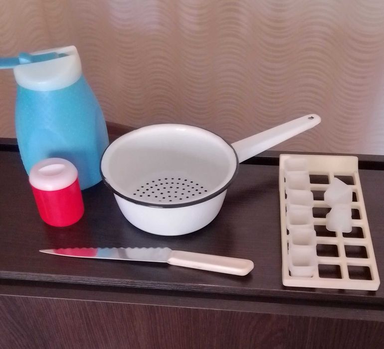Продаю тарелки, терку, доску большую, разное для кухни_от30 грн.