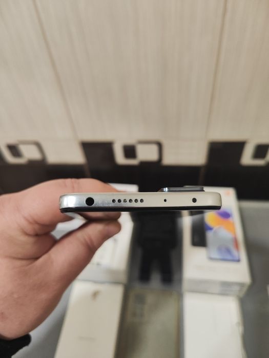 КЛАССНЫЙ Xiaomi redmi note 11Pro 5G, память 6+6-128гиг, идеал.