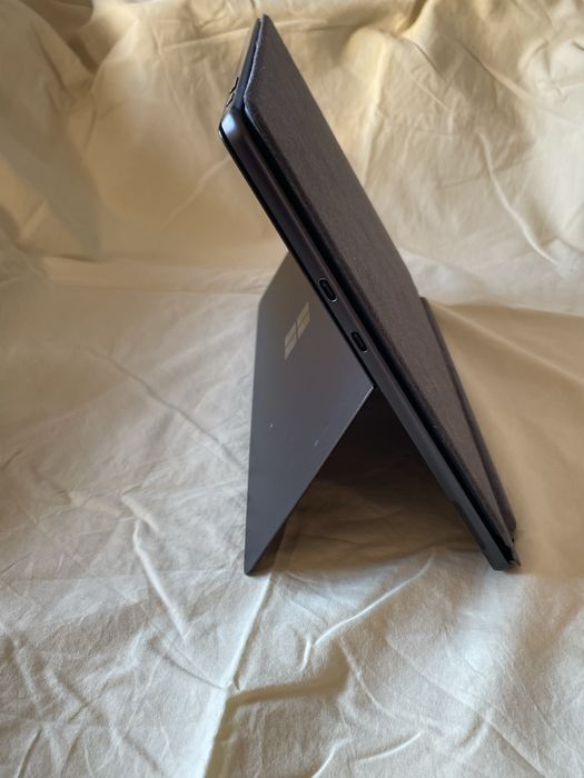 Microsoft Surface Pro 9 + teclado + caneta