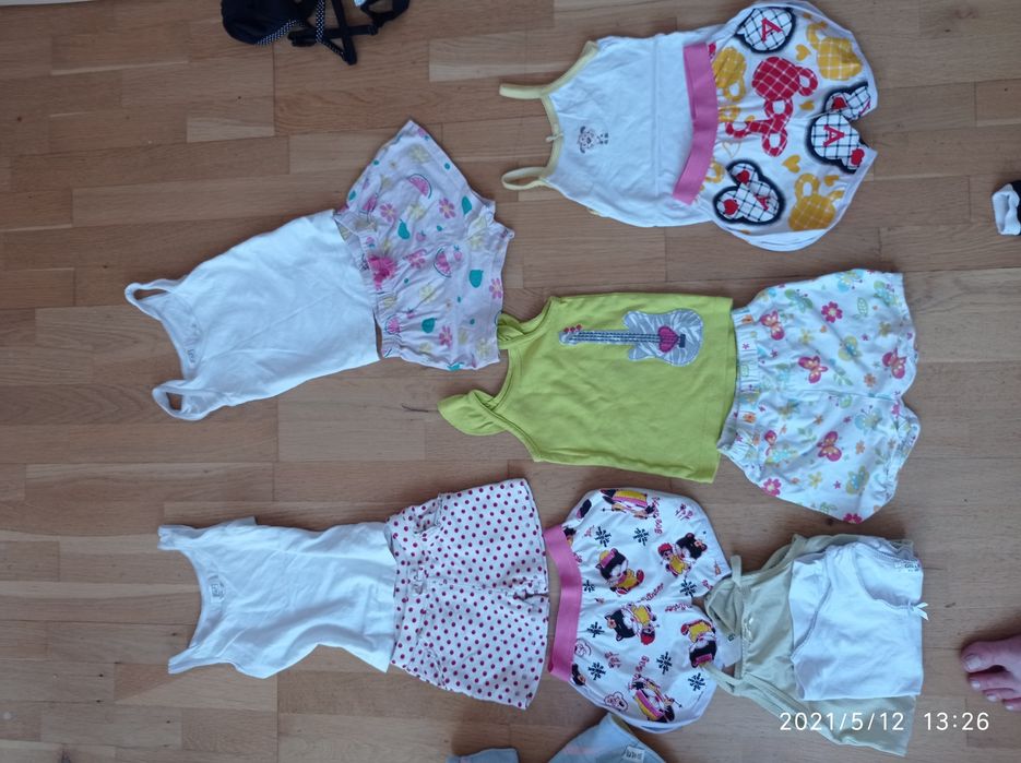 Zestaw na lato spodenki koszulki nowe i getry skarpety 3-6-9 msc