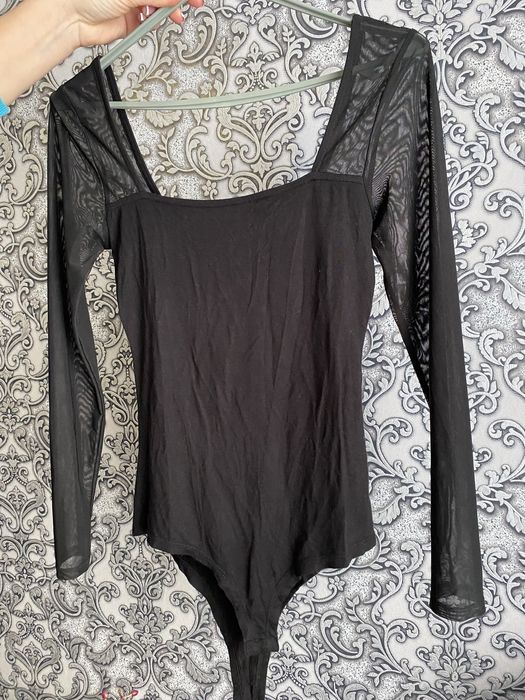Чорне боді із сітчастими рукавами,розмір М