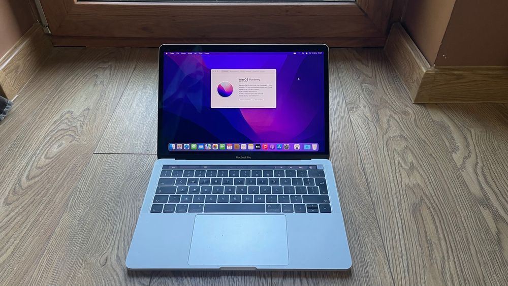 MacBook Pro 2016 13-inch TouchBar i5 8gb 256gb