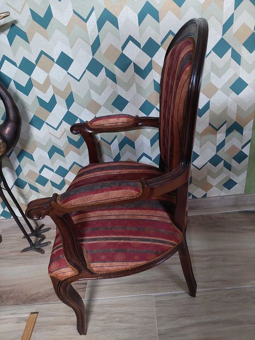 Cadeirão estilo Luís XVI