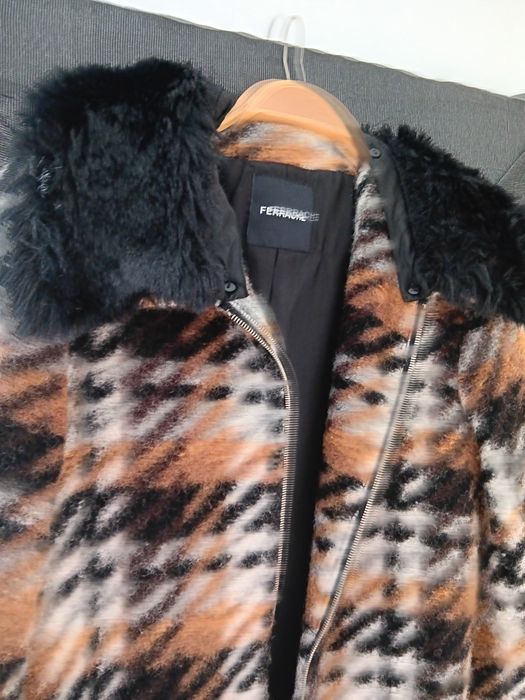 Casaco Ferrache  tamanho S novo sem etiqueta